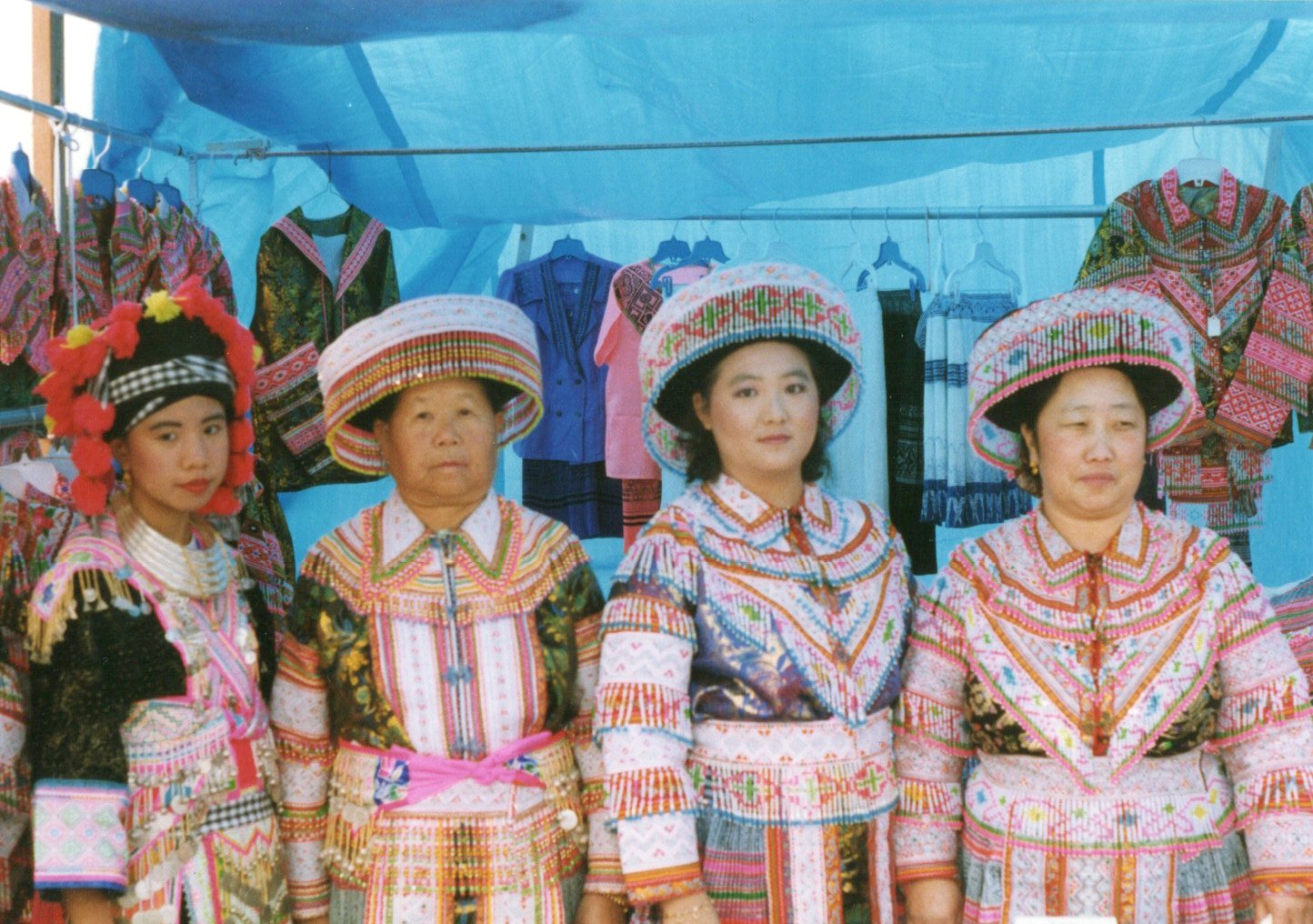 Tais yau, Paj, Phauj
