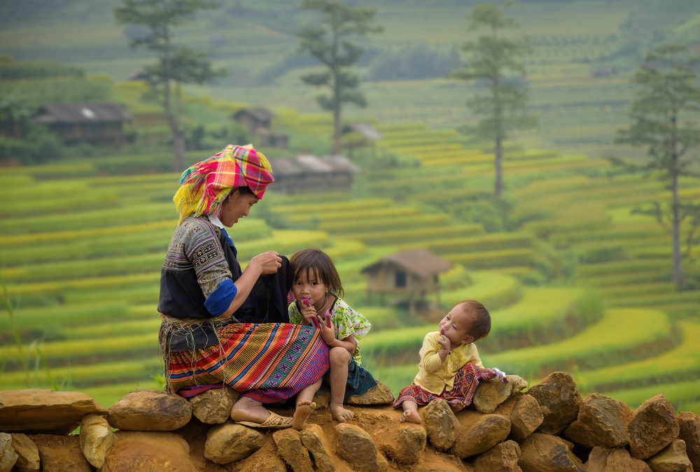 Family,Tribal,Mother,And,Children,Girl,Smile,In,Rice,Terraces
